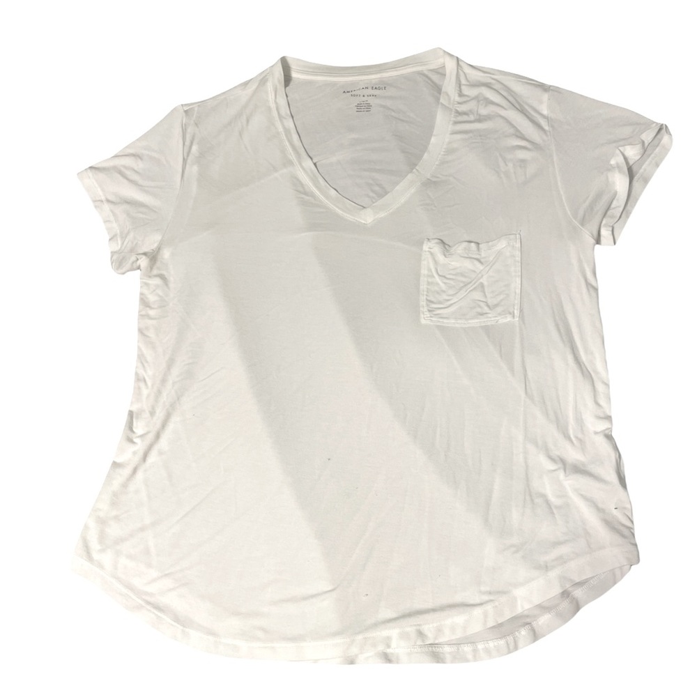 AMERICAN EAGLE Soft and Sexy v-neck tshirt in WHITE